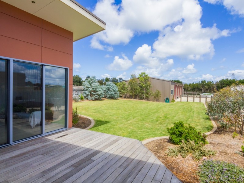 8 Sanctuary Drive, Cowes VIC 3922