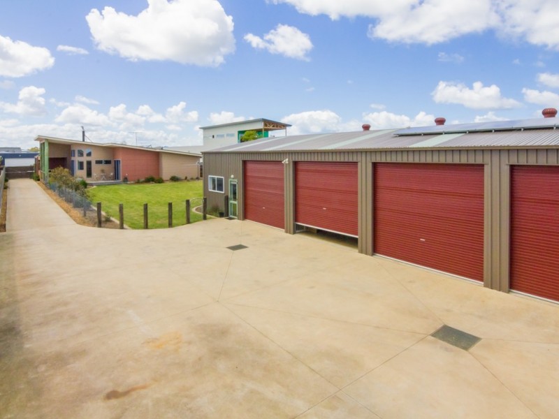 8 Sanctuary Drive, Cowes VIC 3922