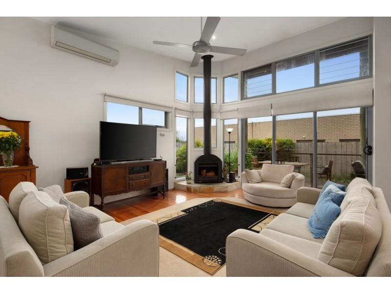 8 Sanctuary Drive, Cowes VIC 3922