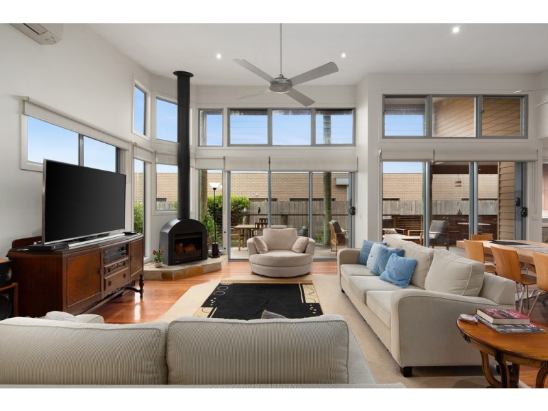 8 Sanctuary Drive, Cowes VIC 3922