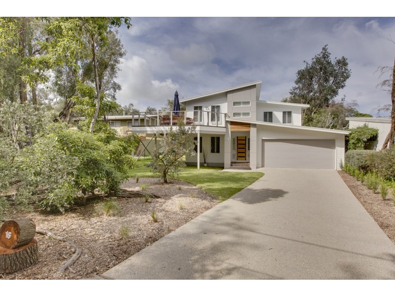 16 Woodland Avenue, Silverleaves VIC 3922