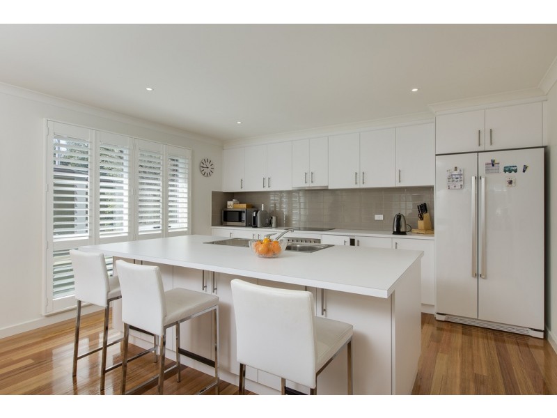 16 Woodland Avenue, Silverleaves VIC 3922