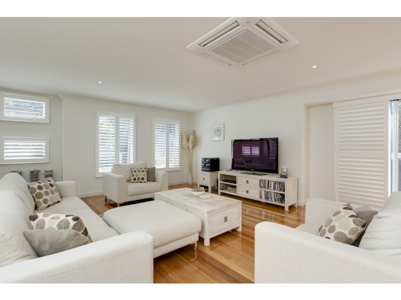 16 Woodland Avenue, Silverleaves VIC 3922