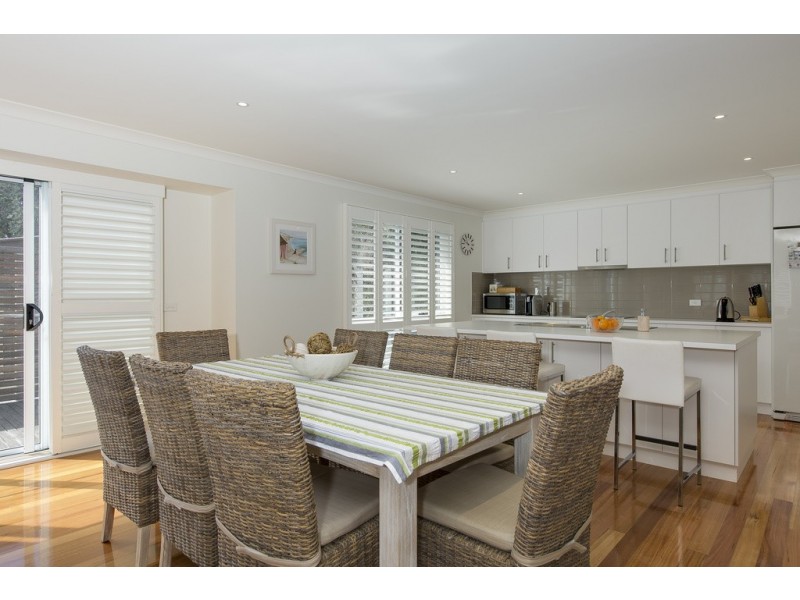 16 Woodland Avenue, Silverleaves VIC 3922