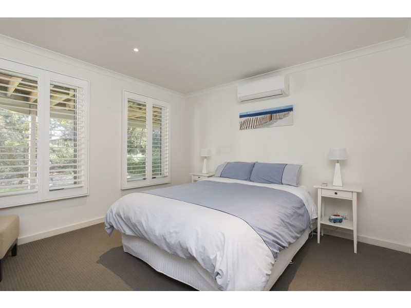 16 Woodland Avenue, Silverleaves VIC 3922