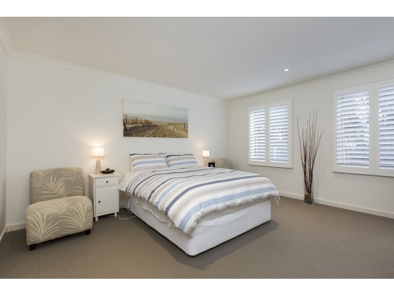16 Woodland Avenue, Silverleaves VIC 3922