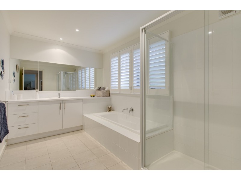 16 Woodland Avenue, Silverleaves VIC 3922