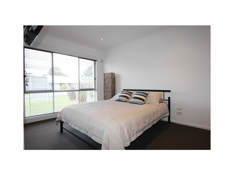 30 Highland Avenue, Cowes VIC 3922