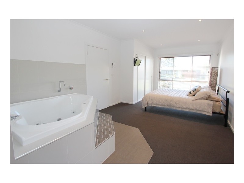 30 Highland Avenue, Cowes VIC 3922