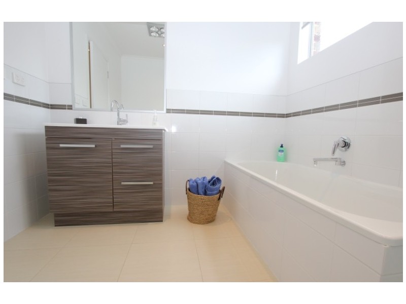30 Highland Avenue, Cowes VIC 3922