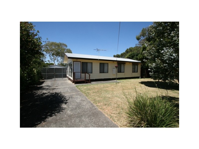 15 Monash Avenue, Cowes VIC 3922