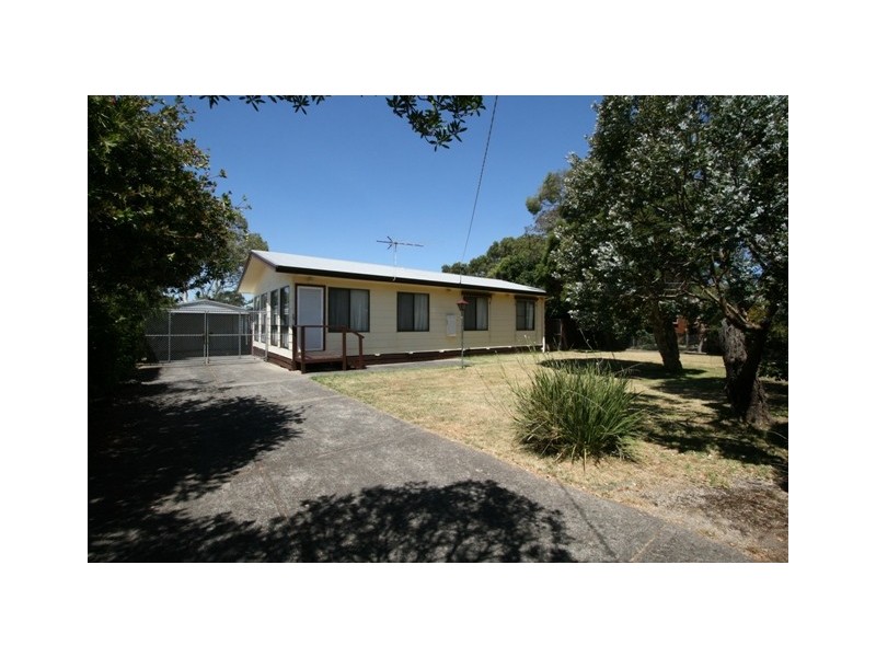 15 Monash Avenue, Cowes VIC 3922