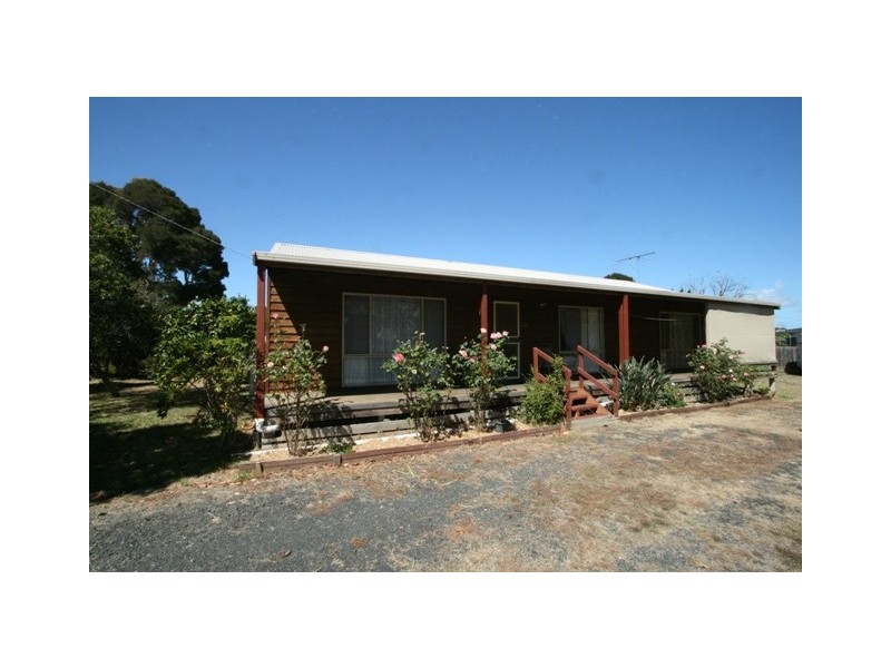16 Pine Avenue, Cowes VIC 3922