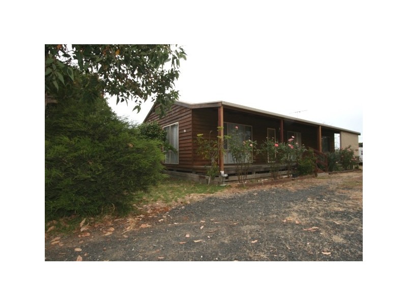 16 Pine Avenue, Cowes VIC 3922