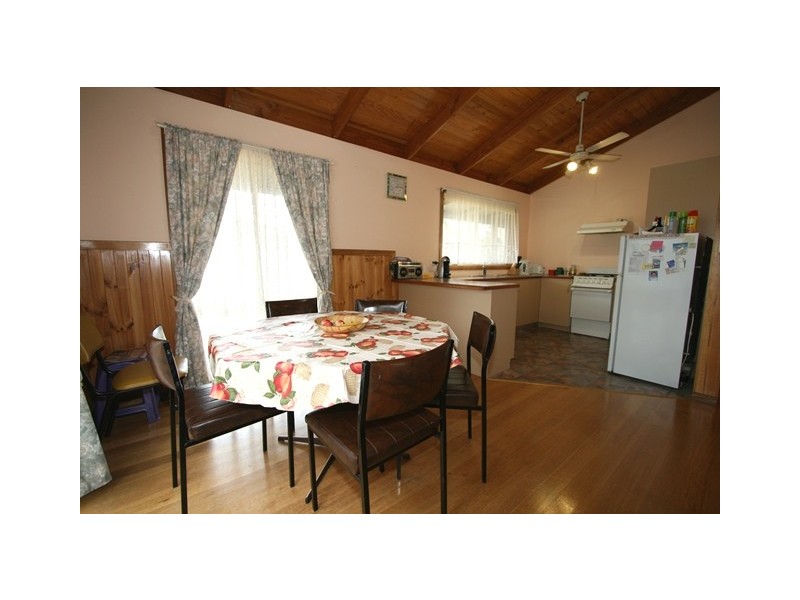 16 Pine Avenue, Cowes VIC 3922
