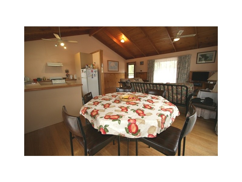 16 Pine Avenue, Cowes VIC 3922