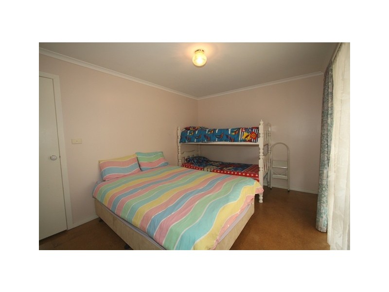 16 Pine Avenue, Cowes VIC 3922