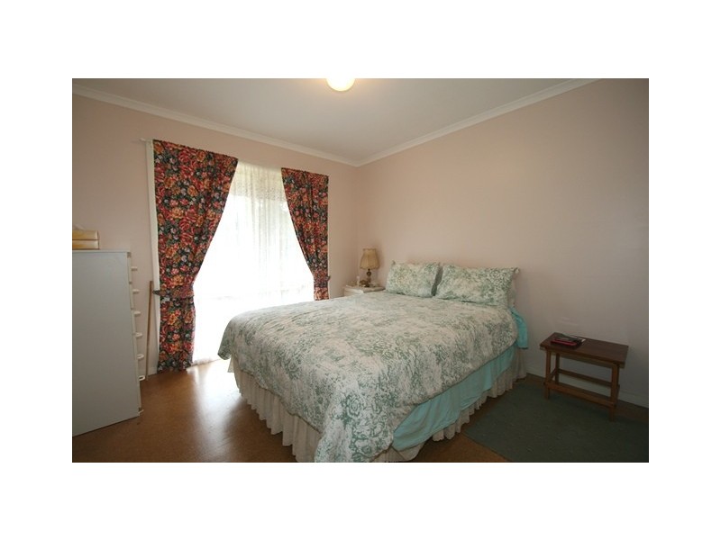 16 Pine Avenue, Cowes VIC 3922