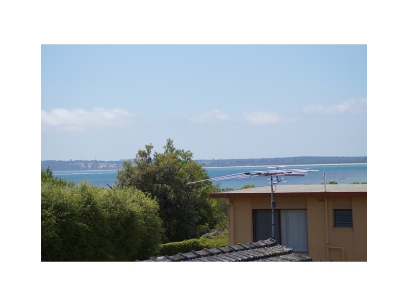 2/6 McHaffie Drive, Cowes VIC 3922