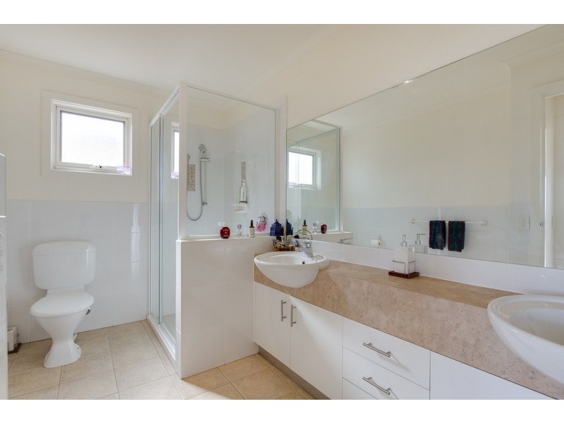 2/6 McHaffie Drive, Cowes VIC 3922