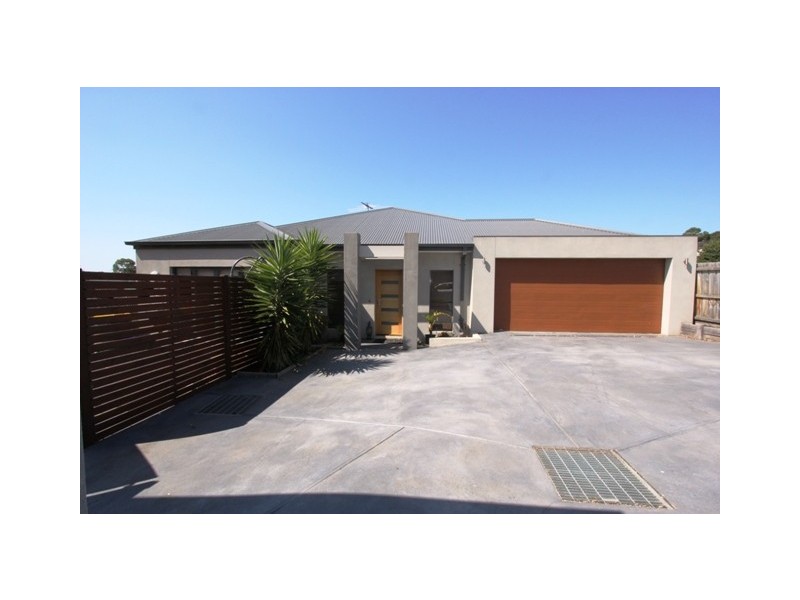 17 Blue Gum Court, Cowes VIC 3922