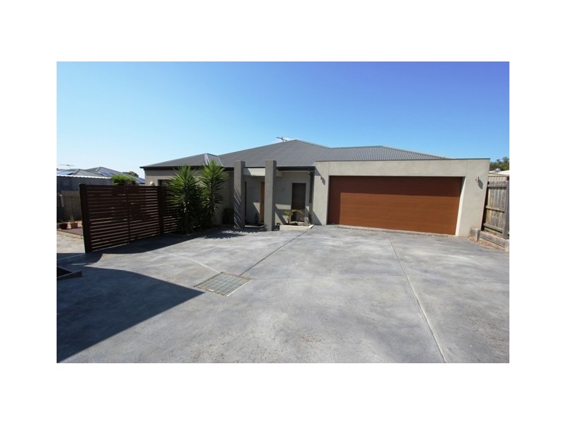 17 Blue Gum Court, Cowes VIC 3922