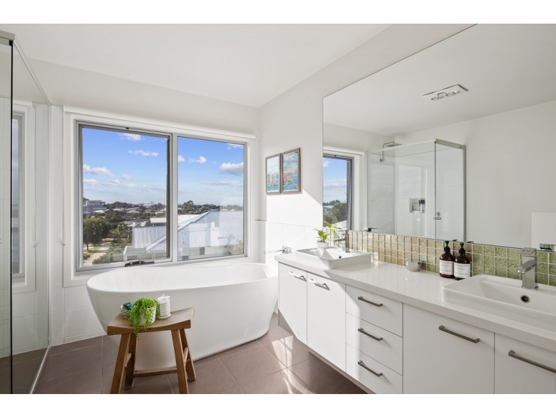 23 Echidna Grove, Cowes VIC 3922