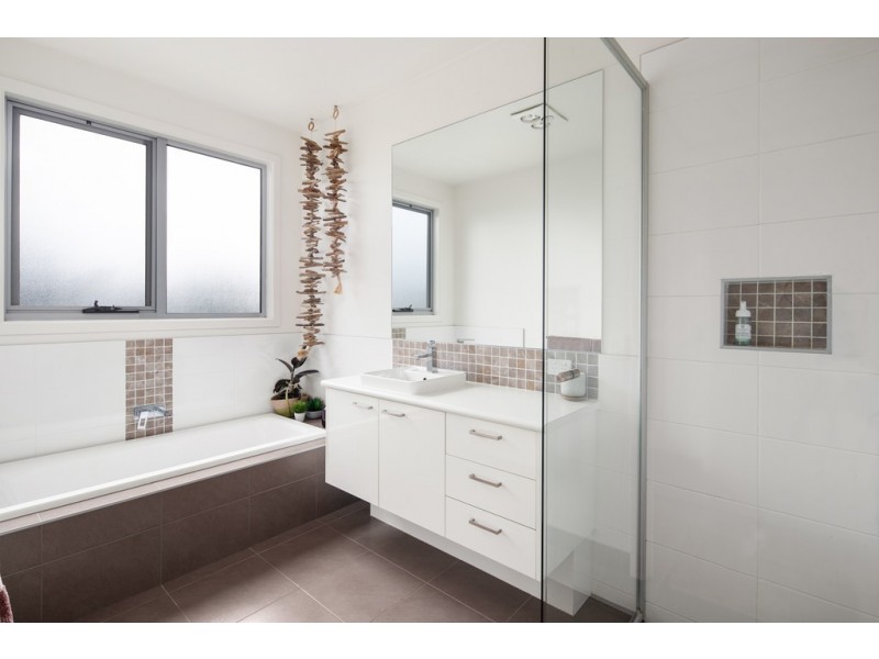 23 Echidna Grove, Cowes VIC 3922