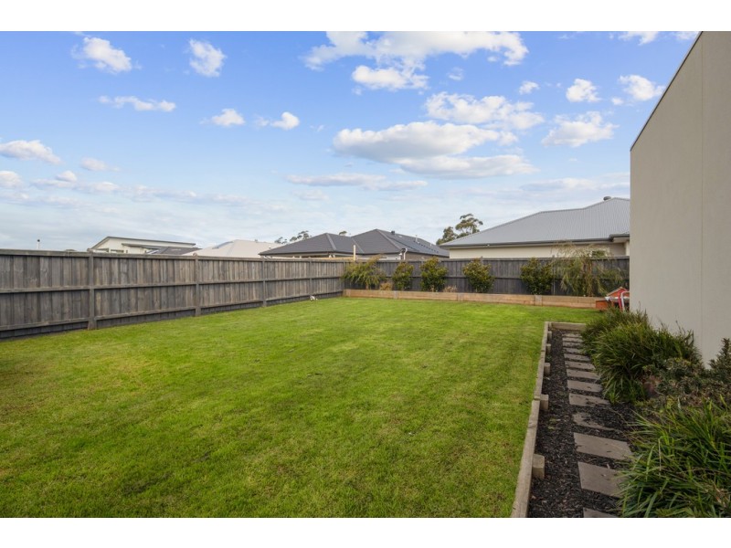 23 Echidna Grove, Cowes VIC 3922