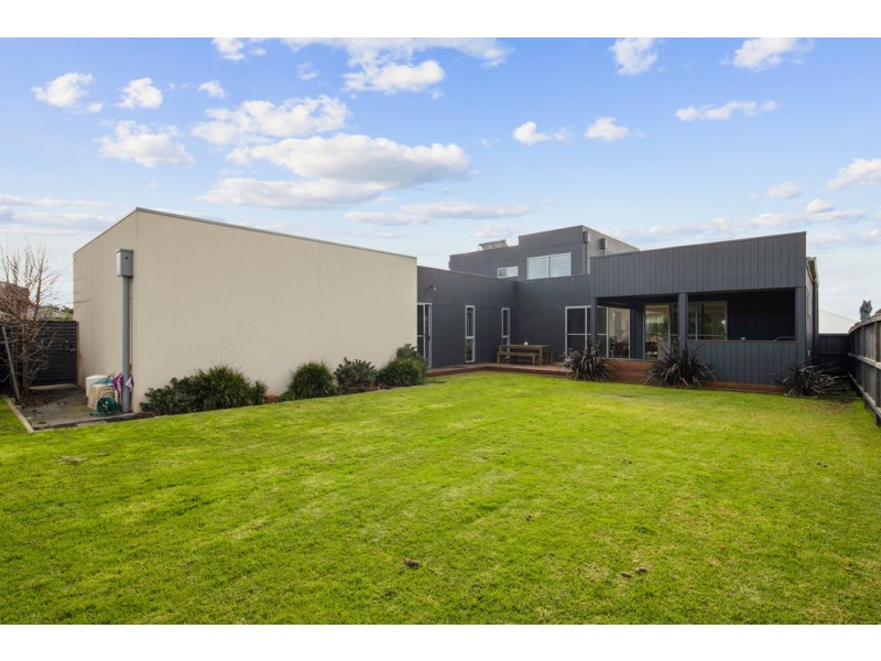 23 Echidna Grove, Cowes VIC 3922