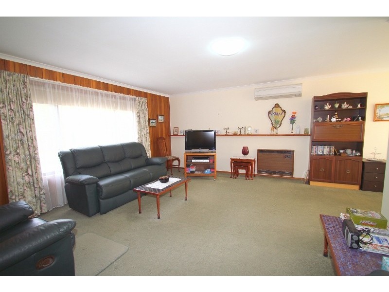 3 Birdwood Avenue, Cowes VIC 3922