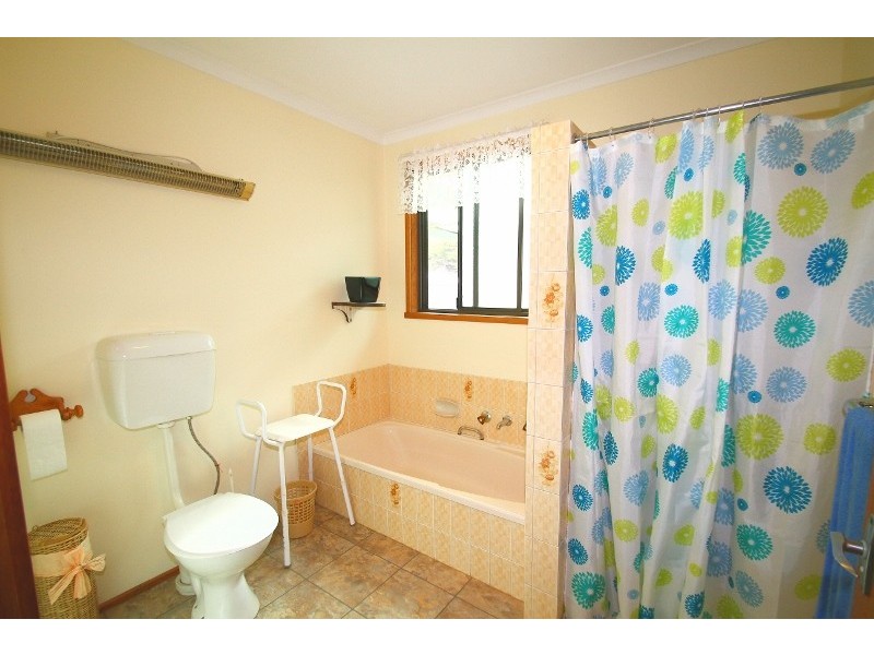 3 Birdwood Avenue, Cowes VIC 3922