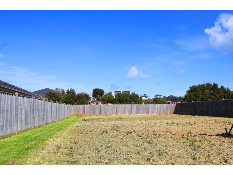 11 Rosella Grove, Cowes VIC 3922