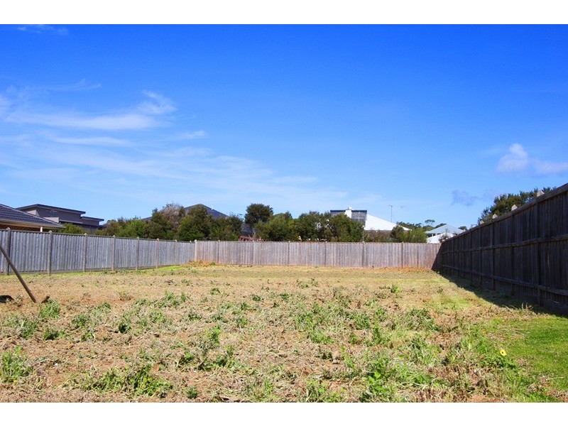 11 Rosella Grove, Cowes VIC 3922