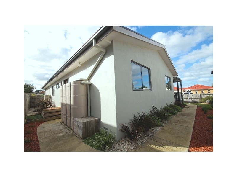 1 Grevilia Close, Cowes VIC 3922