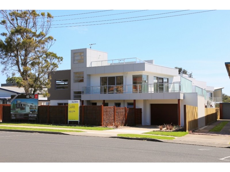 Units 1/4 Osbourne Avenue, Cowes VIC 3922