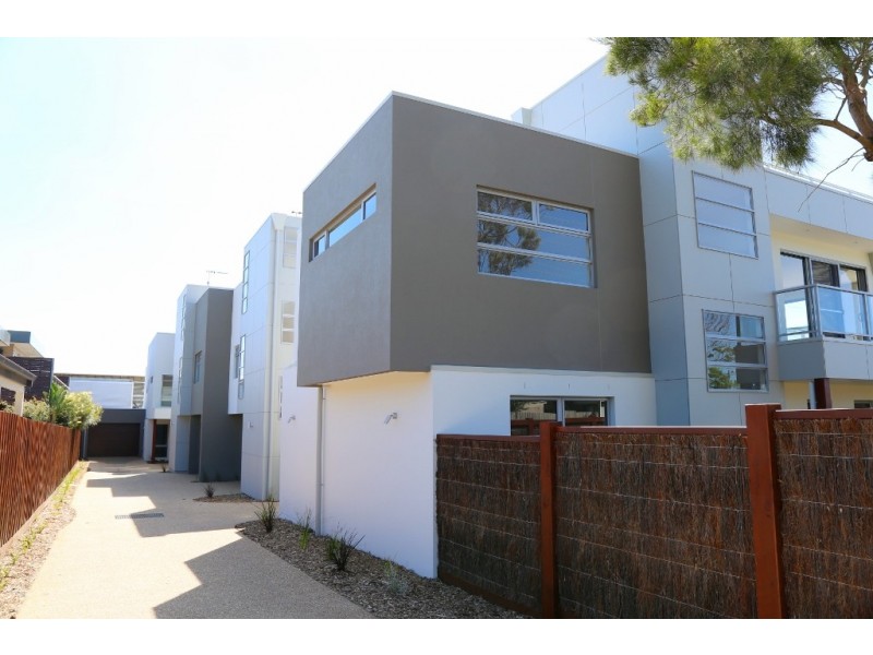 Units 1/4 Osbourne Avenue, Cowes VIC 3922