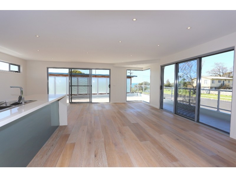 Units 1/4 Osbourne Avenue, Cowes VIC 3922
