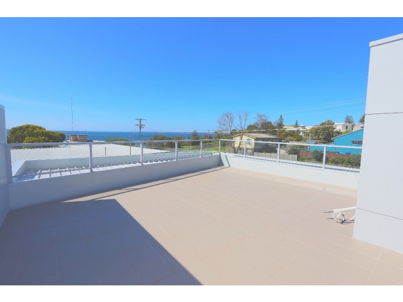 Units 1/4 Osbourne Avenue, Cowes VIC 3922