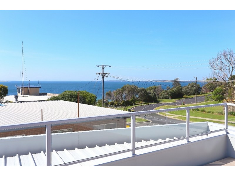 Units 1/4 Osbourne Avenue, Cowes VIC 3922