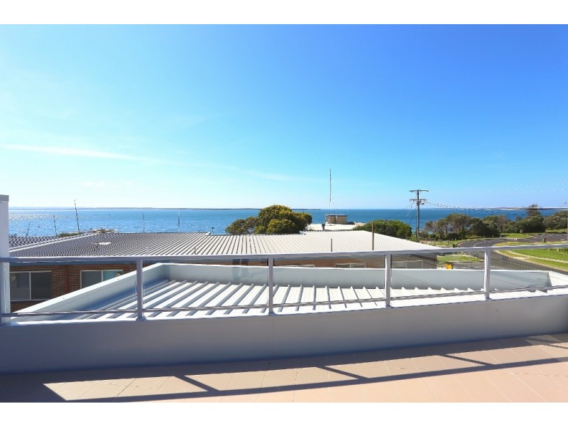 Units 1/4 Osbourne Avenue, Cowes VIC 3922