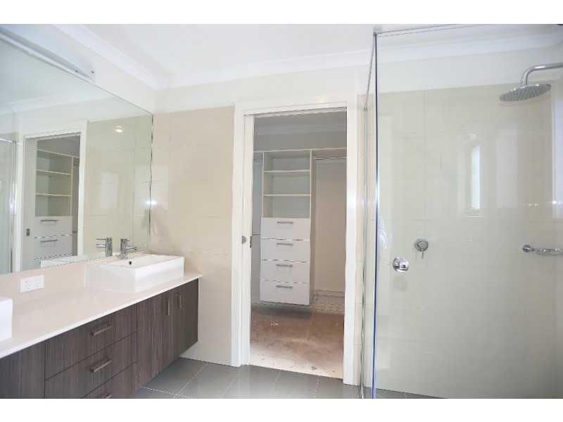 Units 1/4 Osbourne Avenue, Cowes VIC 3922