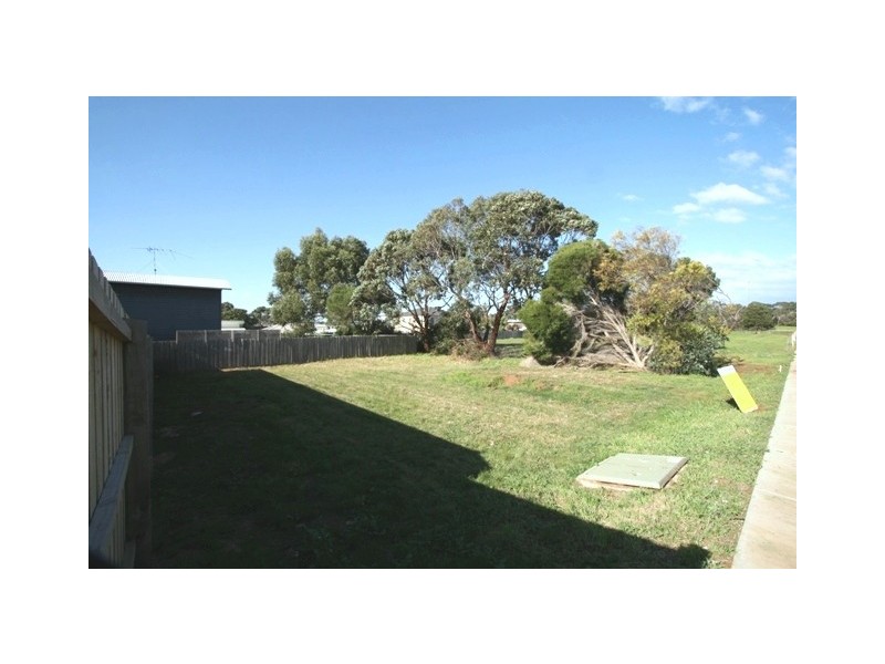 1 Saraghi Place, Cowes VIC 3922