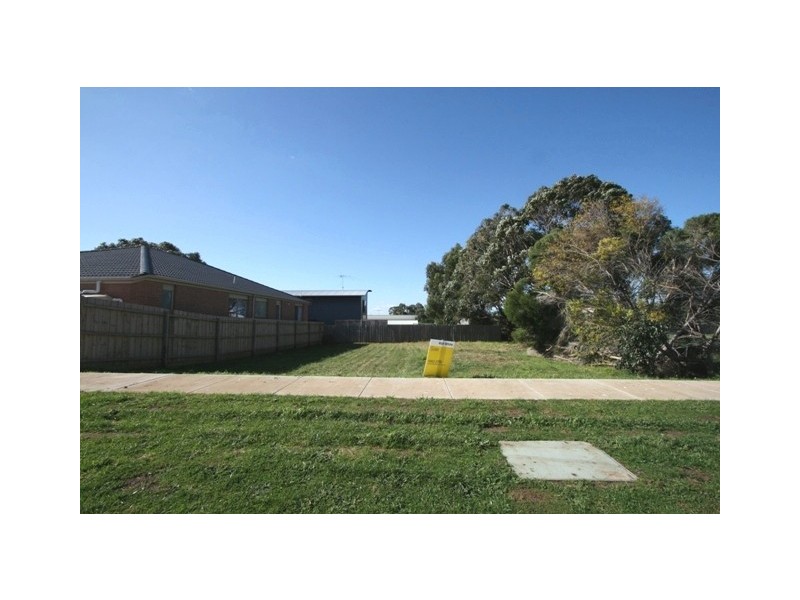 1 Saraghi Place, Cowes VIC 3922