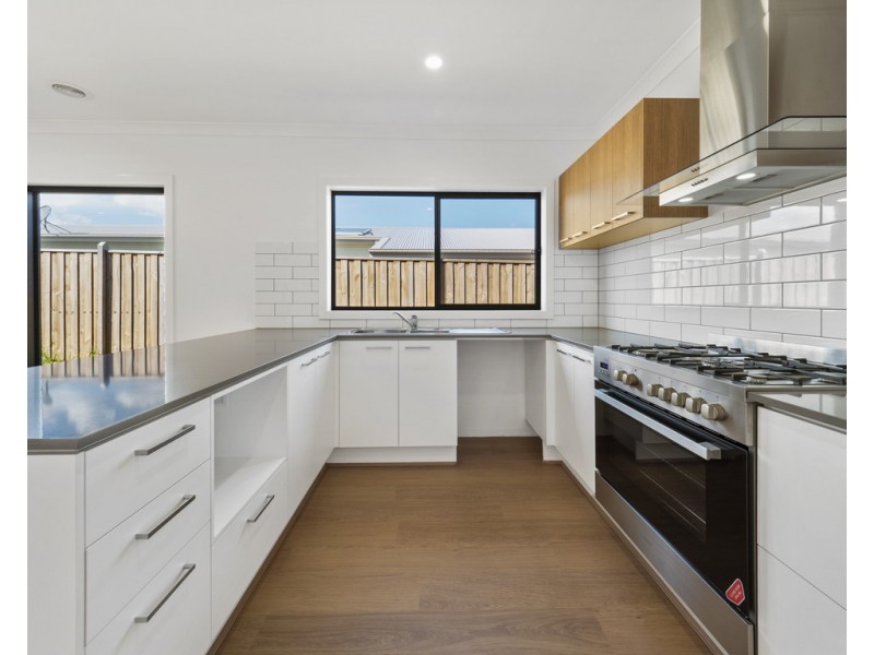 41 Seagrove Way, Cowes VIC 3922