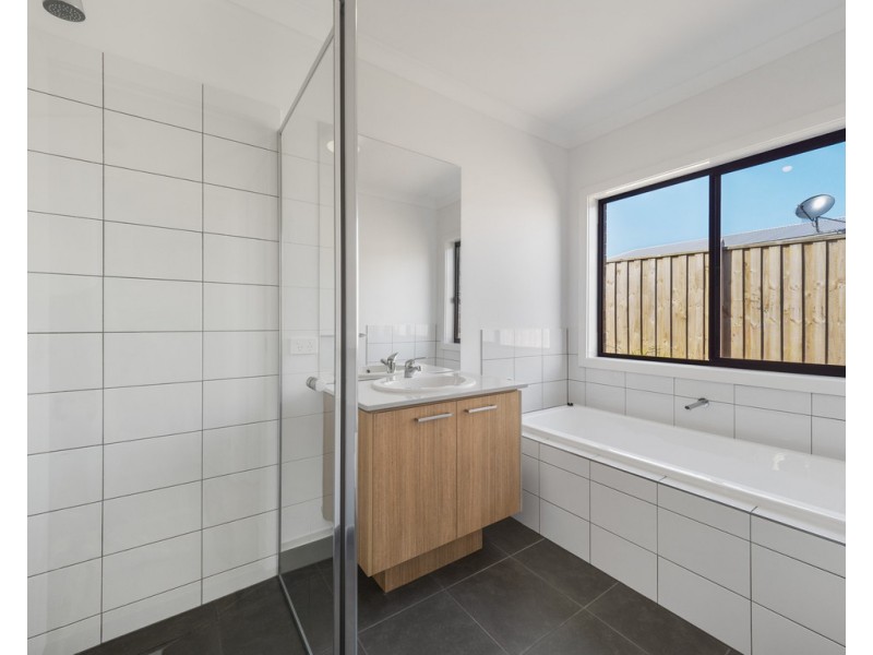 41 Seagrove Way, Cowes VIC 3922