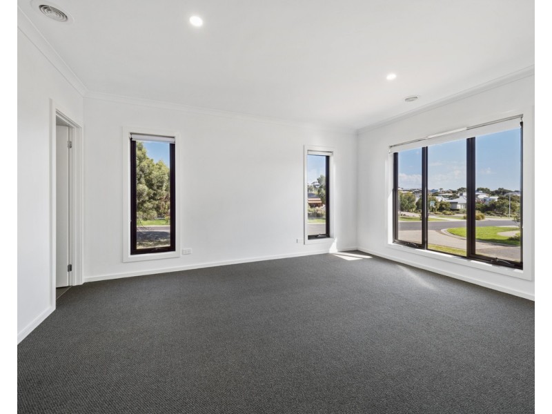 41 Seagrove Way, Cowes VIC 3922