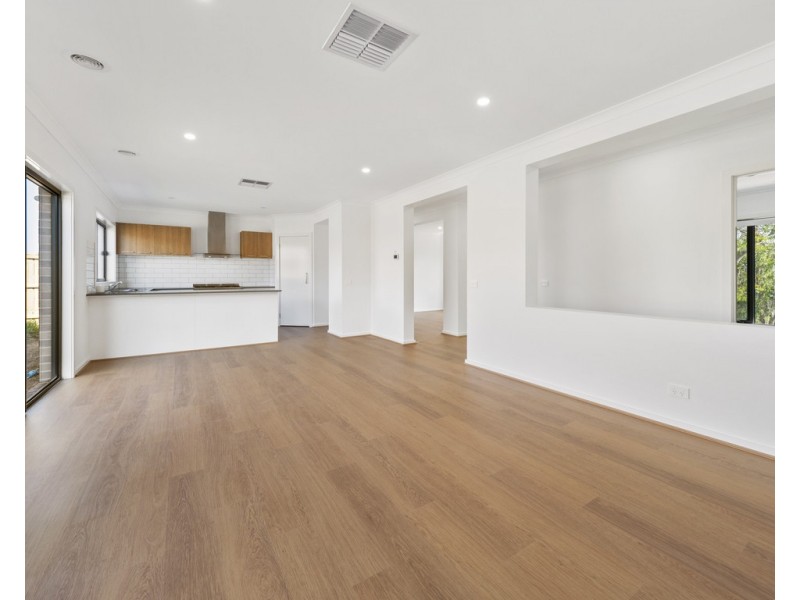 41 Seagrove Way, Cowes VIC 3922