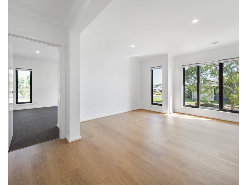 41 Seagrove Way, Cowes VIC 3922