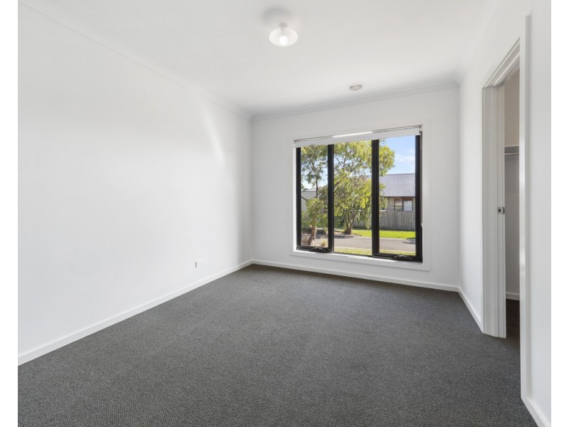 41 Seagrove Way, Cowes VIC 3922